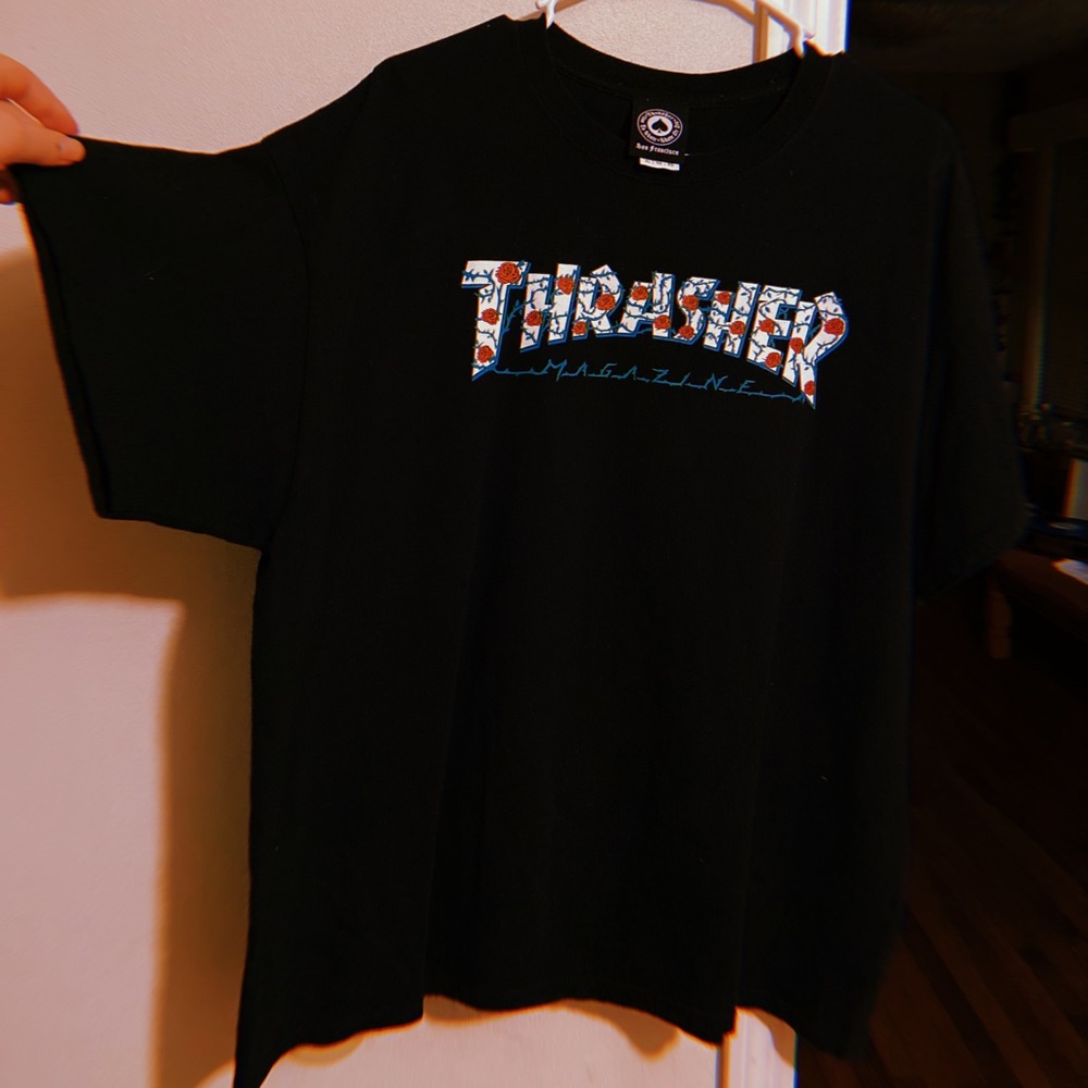 rose/thorns font THRASHER tshirt